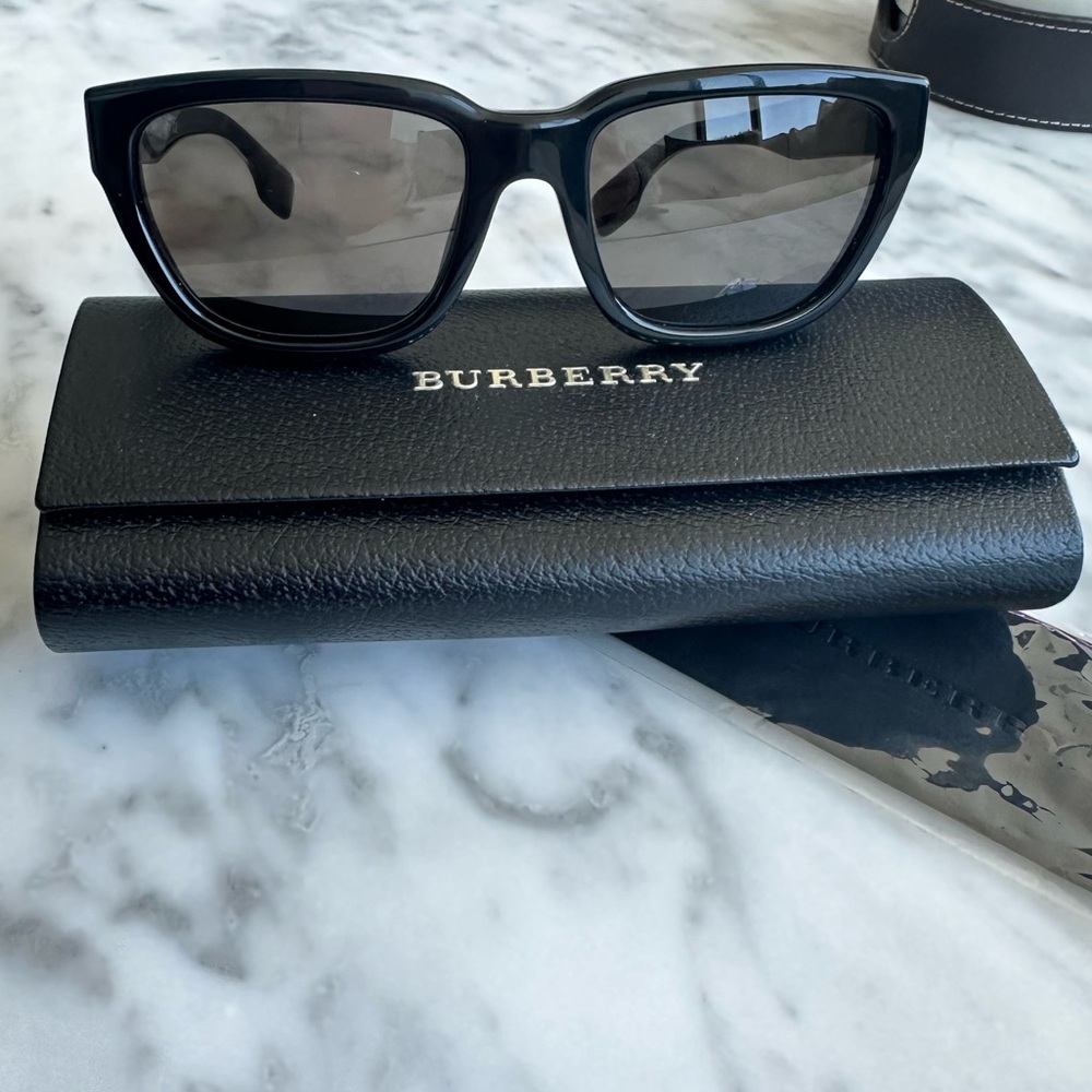 Men’s Black Burberry Sunglasses - New